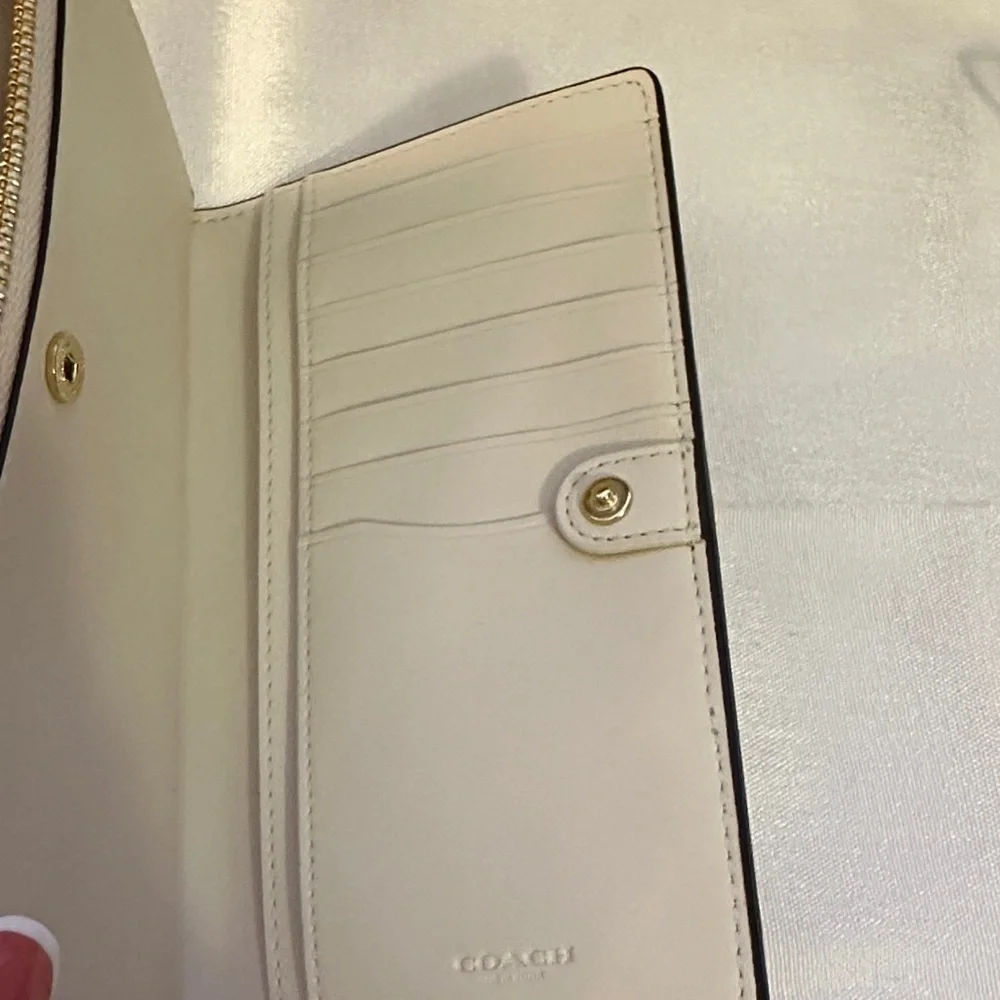 Coach Signature Slim Zip Wallet In Light Khaki/Chalk. NWTs